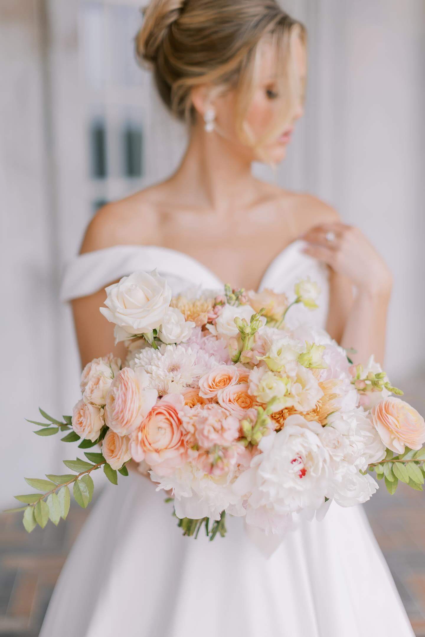 Light pink and white wedding bouquet
