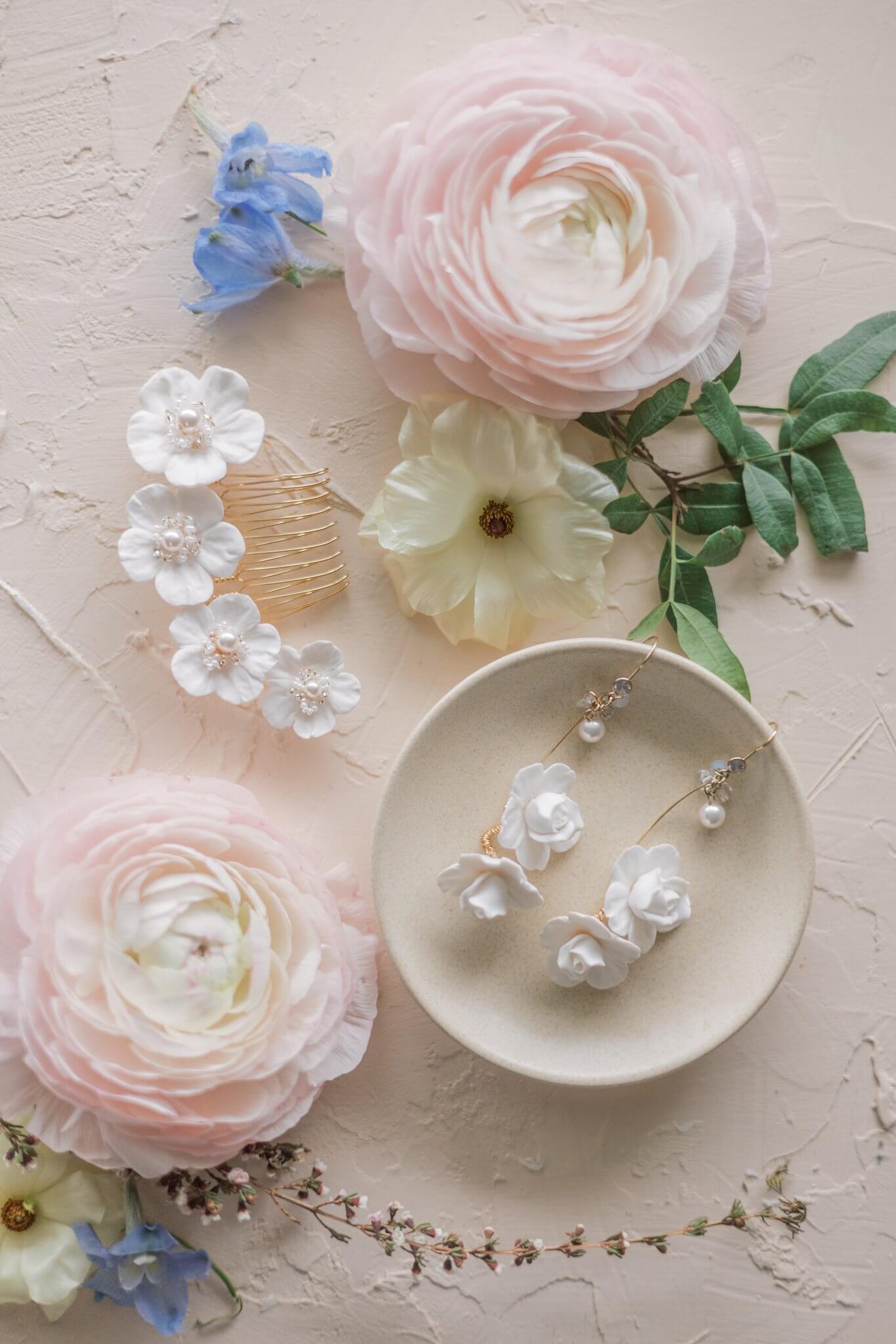 Elegant floral bridal earrings and comb