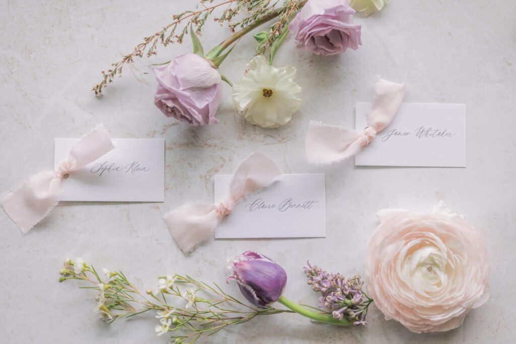 Elegant script place cards with pink bow