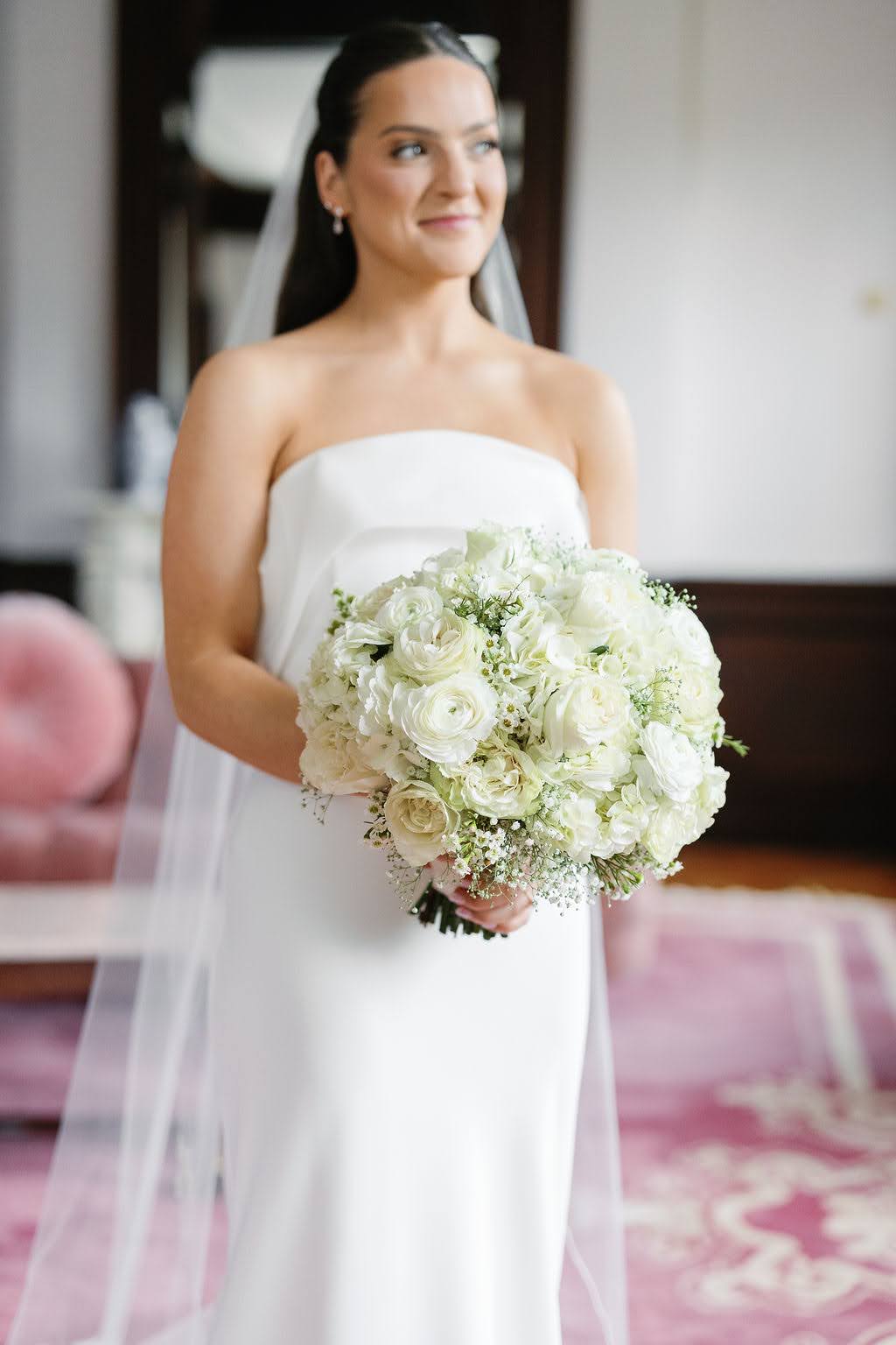Bridal portrait with elegant all-white bouquet