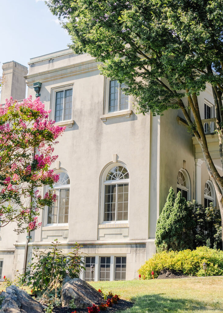 The façade of Strong Mansion, an East Coast wedding venue in Maryland